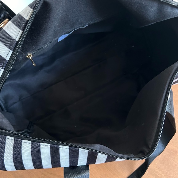 New Alice + Olivia Duffle Bag in Positano Stripe - Picture 10 of 15